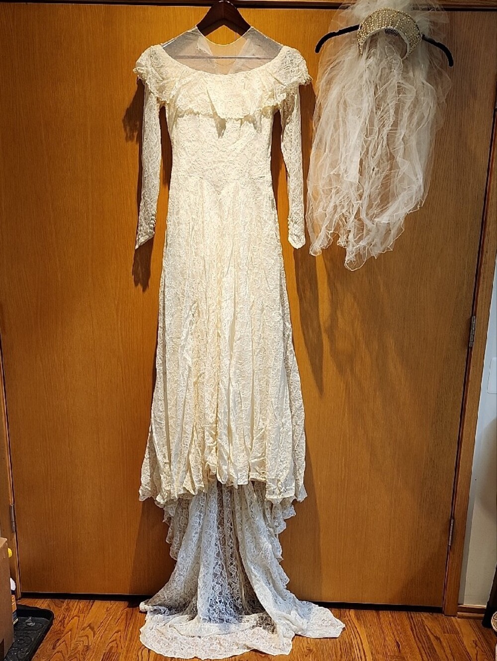 Vintage Ivory Lace Long Sleeve Wedding Dress with Faux Pearl Tiara and Veil